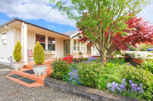 House exterior with curb appeal